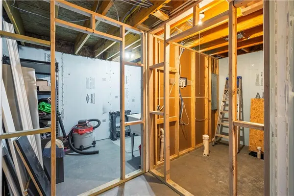 $430,000 | 313 Everest Circle, Houston, PA 15342