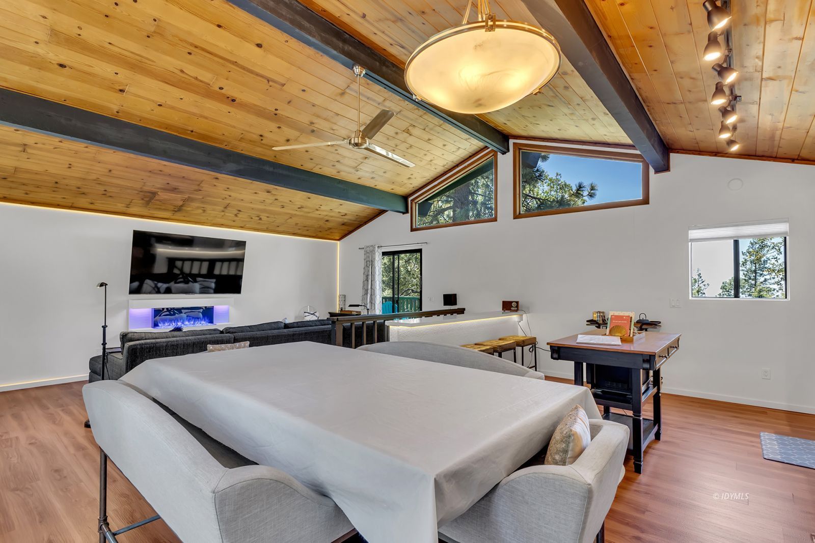 25595 Glen Road Idyllwild, CA 92549 - Photo 22 of 51 a dining hall with furniture and window