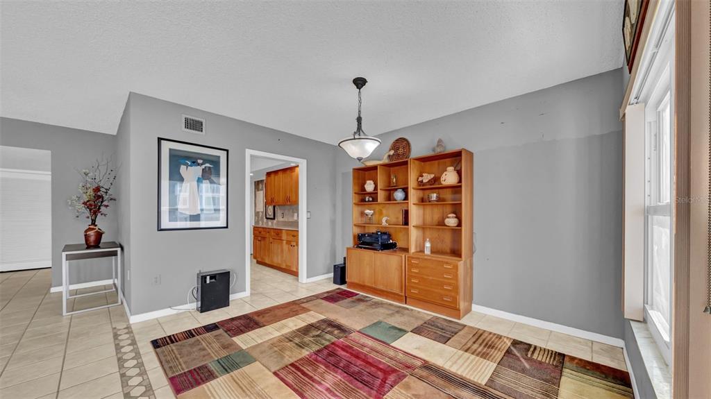 17400 Gulf Boulevard, Unit J7 Redington Shores, FL 33708 - Photo 13 of 32 a room that has a bed and a rug