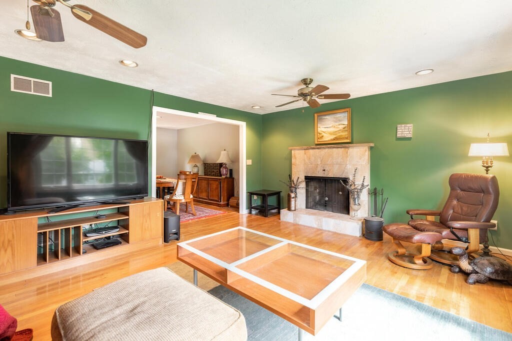 59 Ledgewood Road Framingham, MA 01701 - Photo 2 of 18 Gallery Image 2