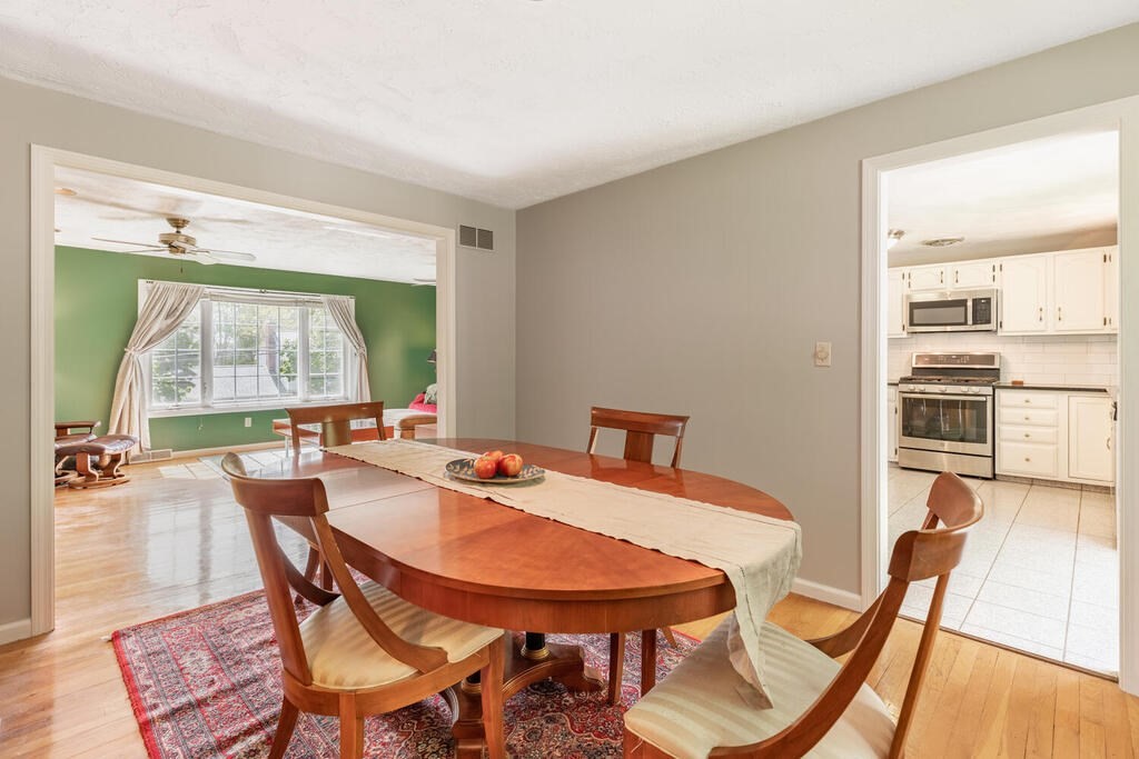 59 Ledgewood Road Framingham, MA 01701 - Photo 5 of 18 Gallery Image 5