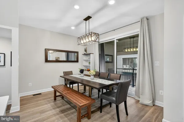 $835,000 | 13010 Hattontown Square, Herndon, VA 20171