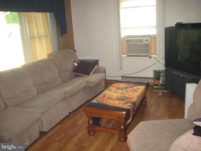 3045 Basford Road Frederick, MD 21703 - Photo 8 of 8 Living Room