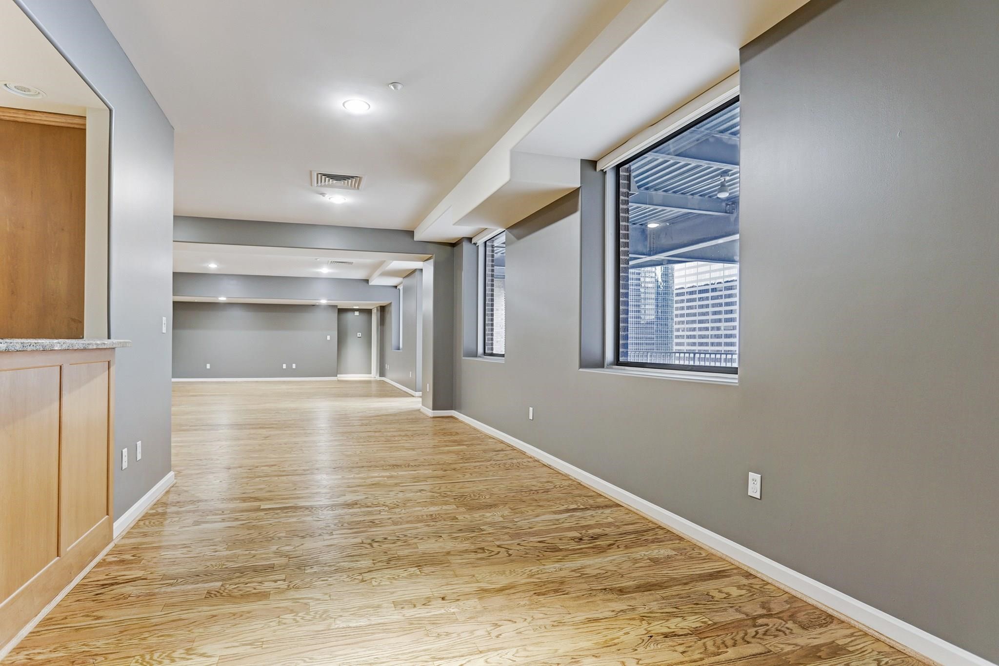 914 Main Street, Unit 2104 Houston, TX 77002 - Photo 4 of 25 a view of empty room