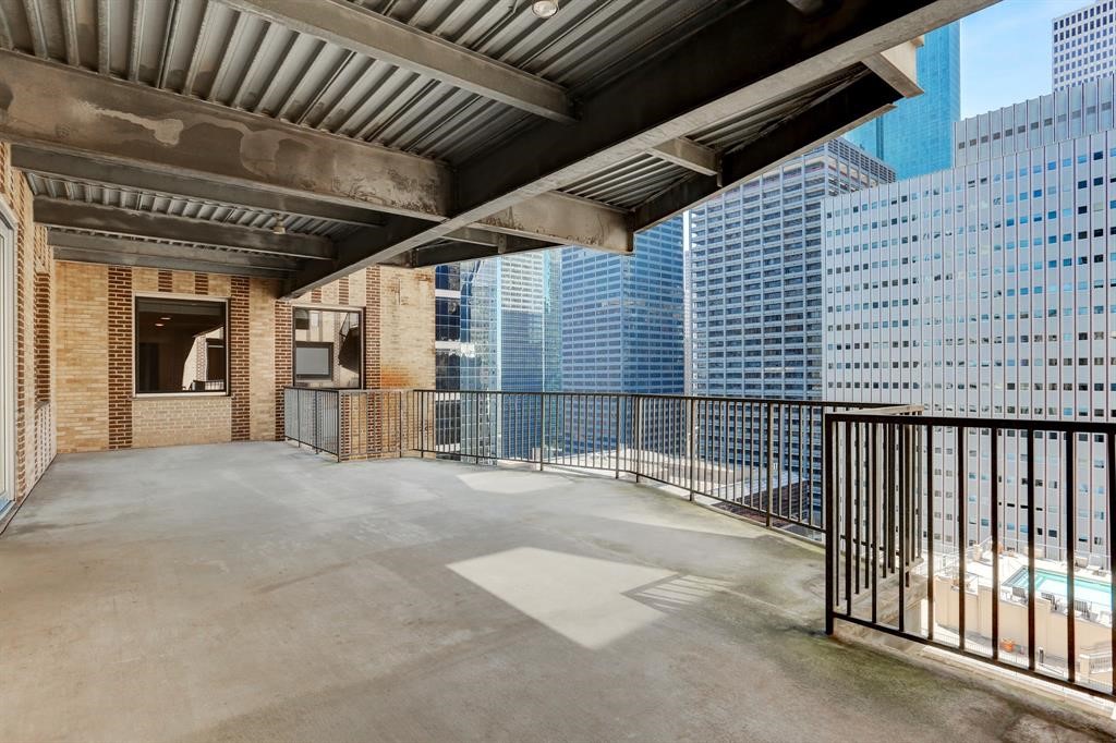 914 Main Street, Unit 2104 Houston, TX 77002 - Photo 10 of 25 a view of empty room with wooden floor