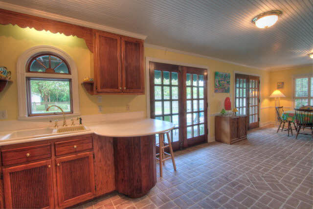 9075 Mosley Road Fairhope, AL 36532 - Photo 38 of 46 guest kitchen