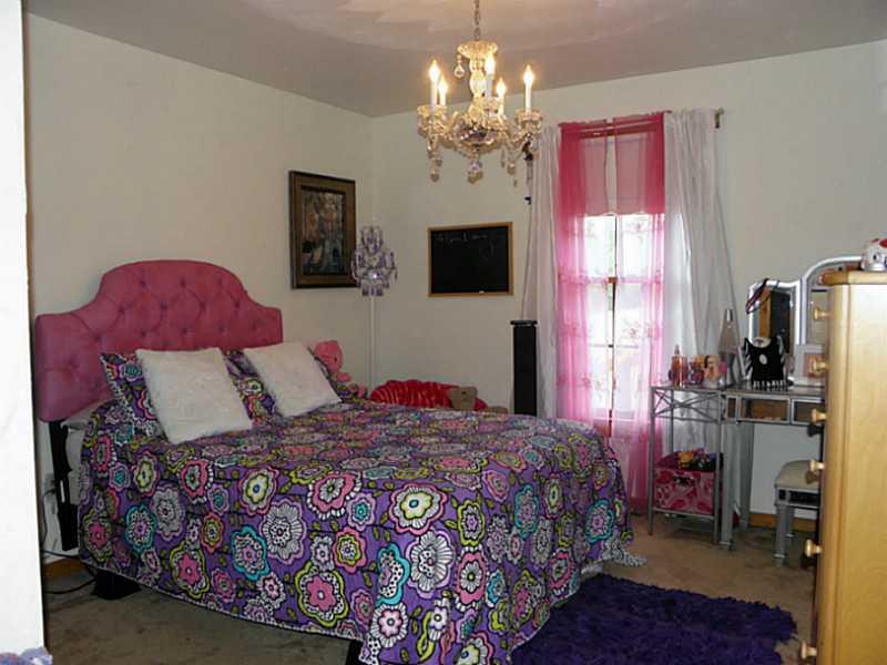 1422 Logan Road Gibsonia, PA 15044 - Photo 13 of 25 Bedroom.