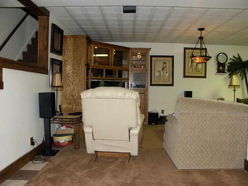 1422 Logan Road Gibsonia, PA 15044 - Photo 17 of 25 Family Room.