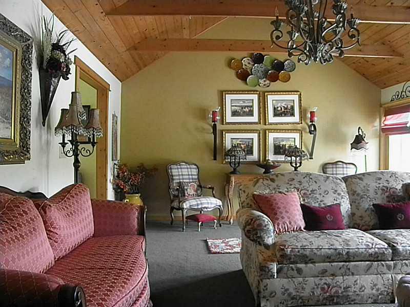 1422 Logan Road Gibsonia, PA 15044 - Photo 4 of 25 Den/Family/Great Room.