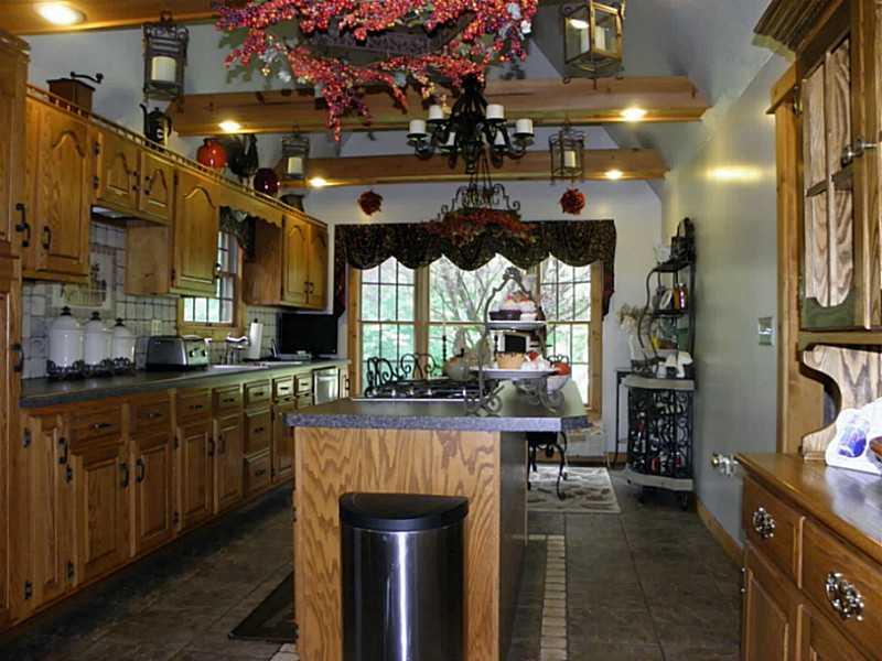 1422 Logan Road Gibsonia, PA 15044 - Photo 6 of 25 Kitchen.