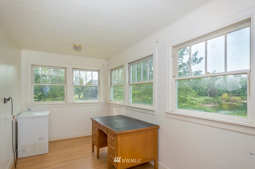 347 Newaukum Valley Road Chehalis, WA 98532 - Photo 13 of 25 an empty room with wooden floor and a window