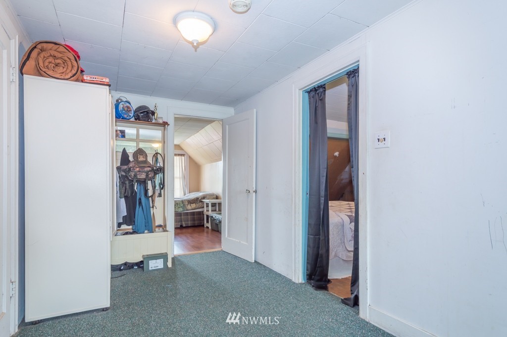 347 Newaukum Valley Road Chehalis, WA 98532 - Photo 14 of 25 a view of walk in closet with clothes and shoes