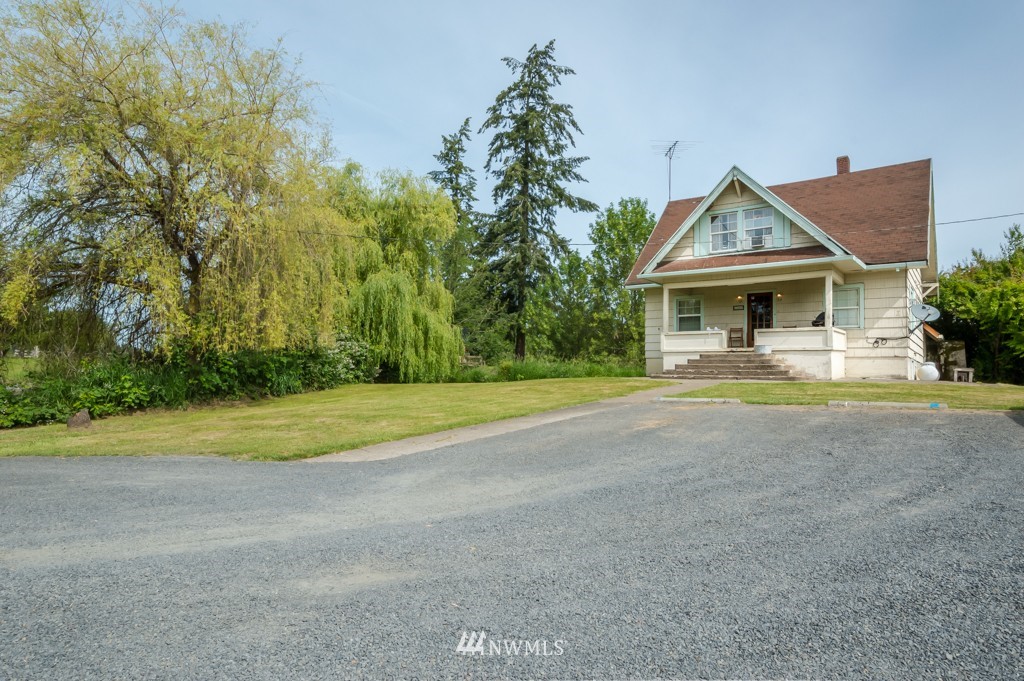 347 Newaukum Valley Road Chehalis, WA 98532 - Photo 22 of 25 a front view of a house with a yard and trees