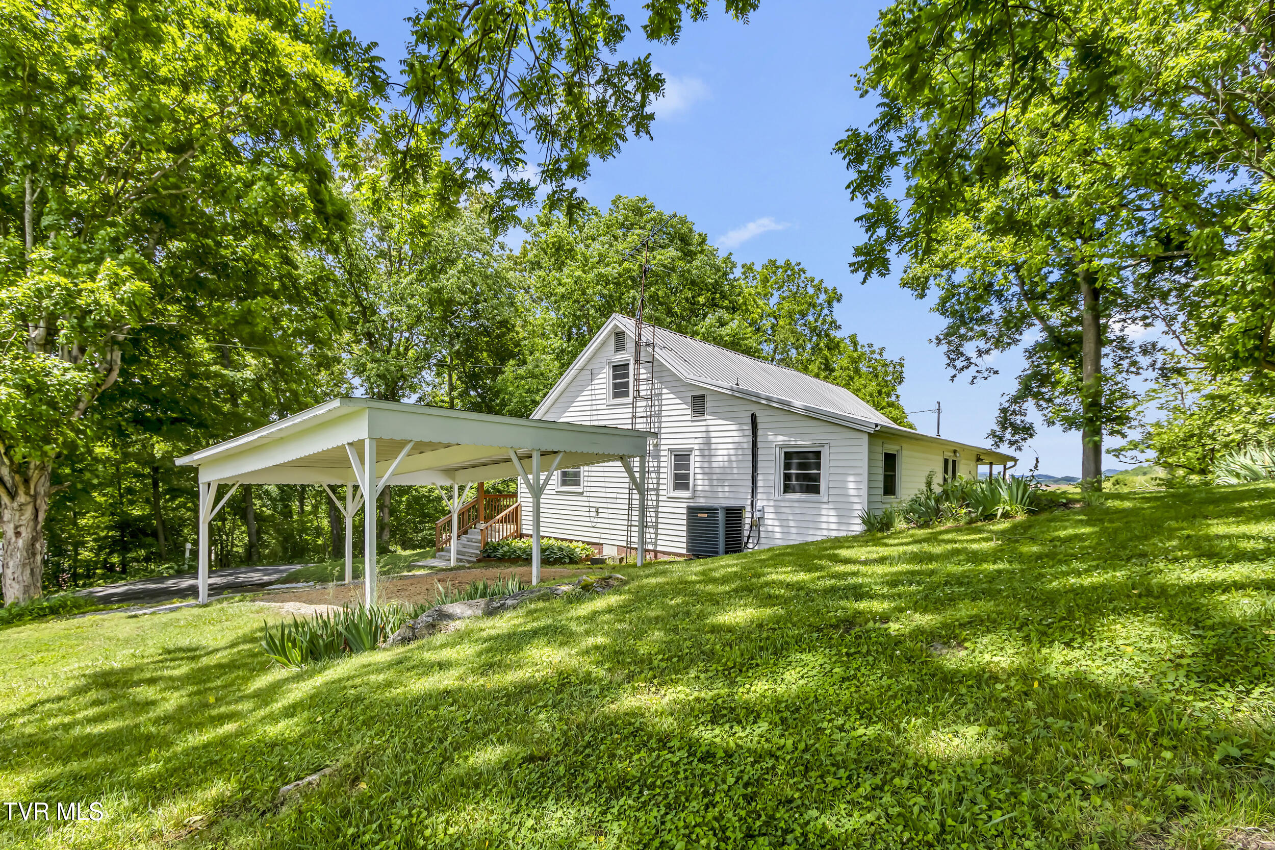 1214 Old Cemetery Road Greeneville, TN 37745 - Photo 7 of 28 img_7146