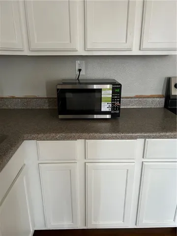 $1,100 | 358 South Commercial Street, Unit 2, Aransas Pass, TX 78336