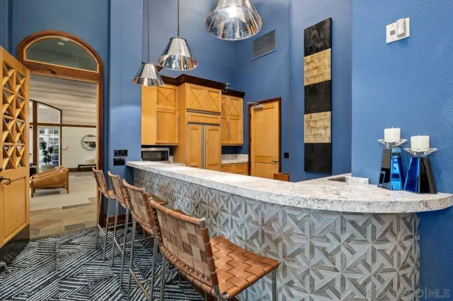 a view of a pathway along the building