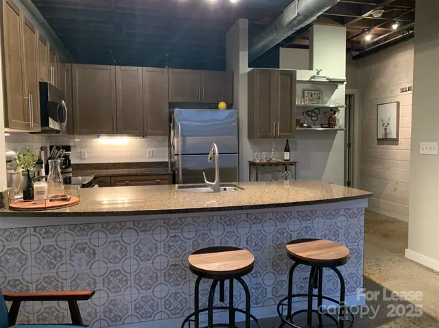 $2,000 | 3612 Artist's Way, Charlotte, NC 28205