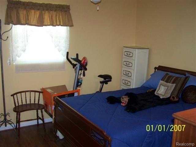 56066 Fairchild Road Macomb, MI 48042 - Photo 12 of 22 100_0589 (Small)