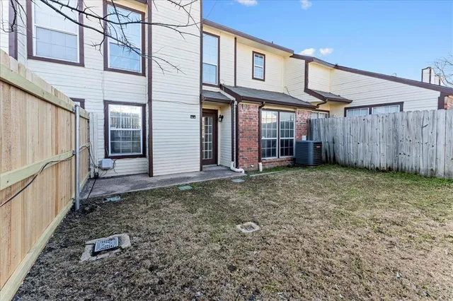 $1,900 | 1017 Weston Drive, Unit 1017, Garland, TX 75043