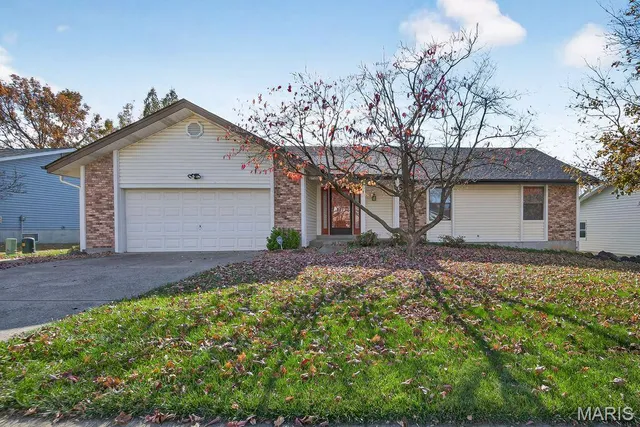 $330,000 | 2741 Penbrooke Lane, St. Charles, MO 63301