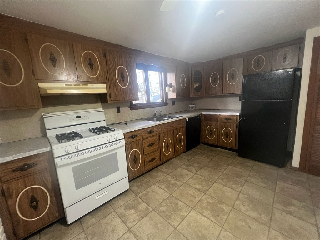 35 Prospect Street, Unit 1 Spencer, MA 01562 - Photo 18 of 27