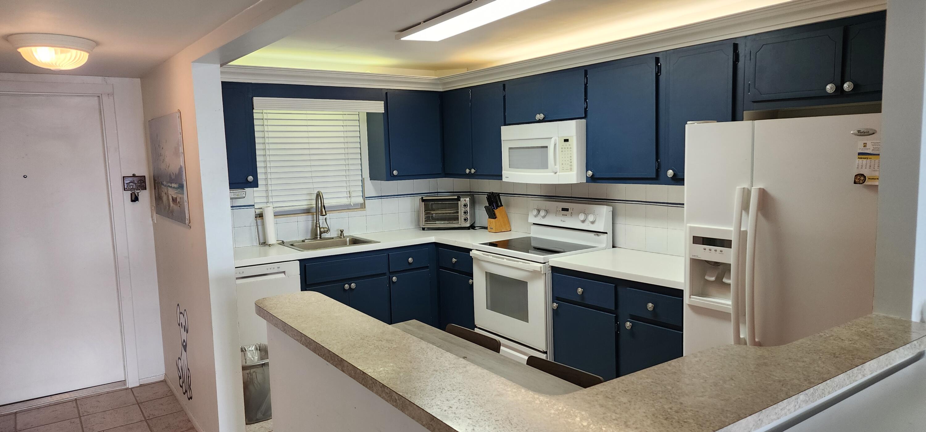 299 North Riverside Drive, Unit 1006 Pompano Beach, FL 33062 - Photo 4 of 31 KITCHEN