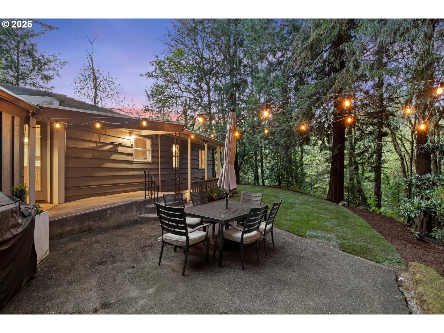 4200 West Burnside Road Portland, OR 97210 - Photo 3 of 36 a backyard of a house with a table and chairs