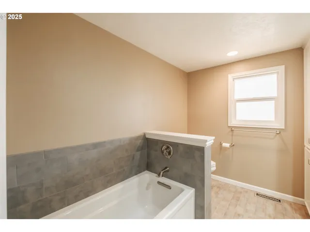 $545,000 | 1022 Pali Drive Northwest, Salem, OR 97304