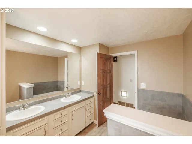 $545,000 | 1022 Pali Drive Northwest, Salem, OR 97304