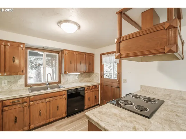 $545,000 | 1022 Pali Drive Northwest, Salem, OR 97304