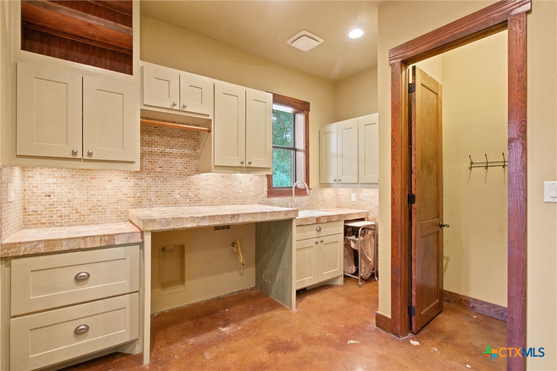 3121 Summit Ridge San Marcos, TX 78666 - Photo 23 of 44 Laundry