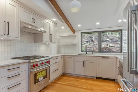 $1,975,000 | 5 Hemlock Drive, Essex, CT 06426
