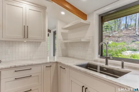 $1,975,000 | 5 Hemlock Drive, Essex, CT 06426