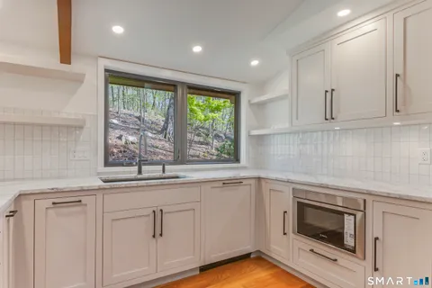$1,975,000 | 5 Hemlock Drive, Essex, CT 06426