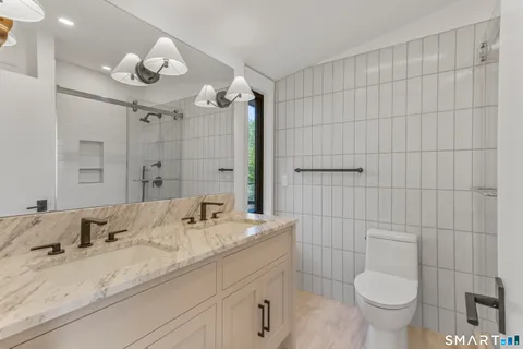 $1,975,000 | 5 Hemlock Drive, Essex, CT 06426