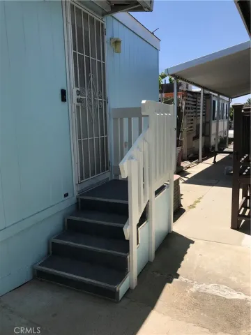 a view of entryway with a front door