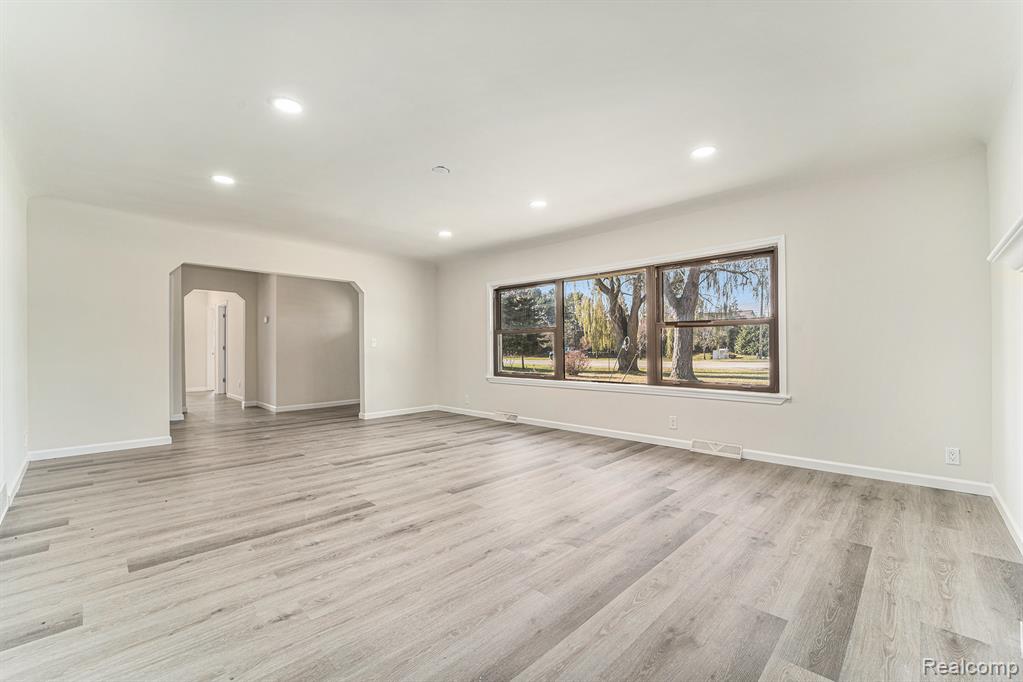 24614 Taft Road Novi, MI 48375 - Photo 3 of 28