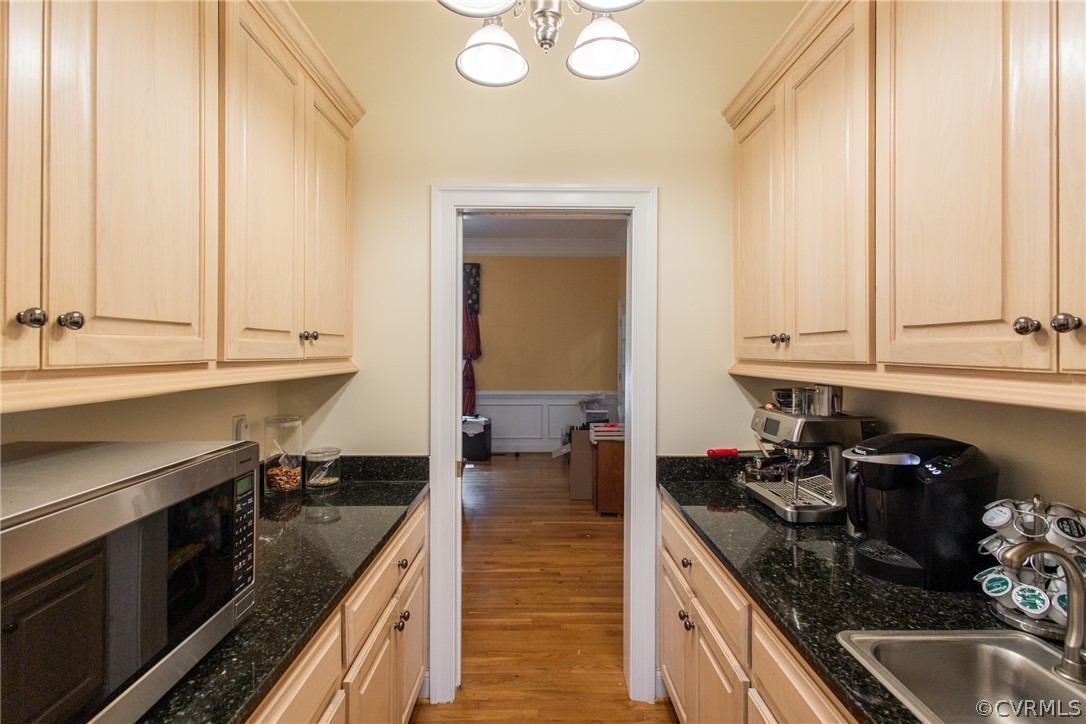 369 Hamlet Road Manakin-Sabot, VA 23103 - Photo 10 of 50 a kitchen with stainless steel appliances granite countertop a sink stove and cabinets