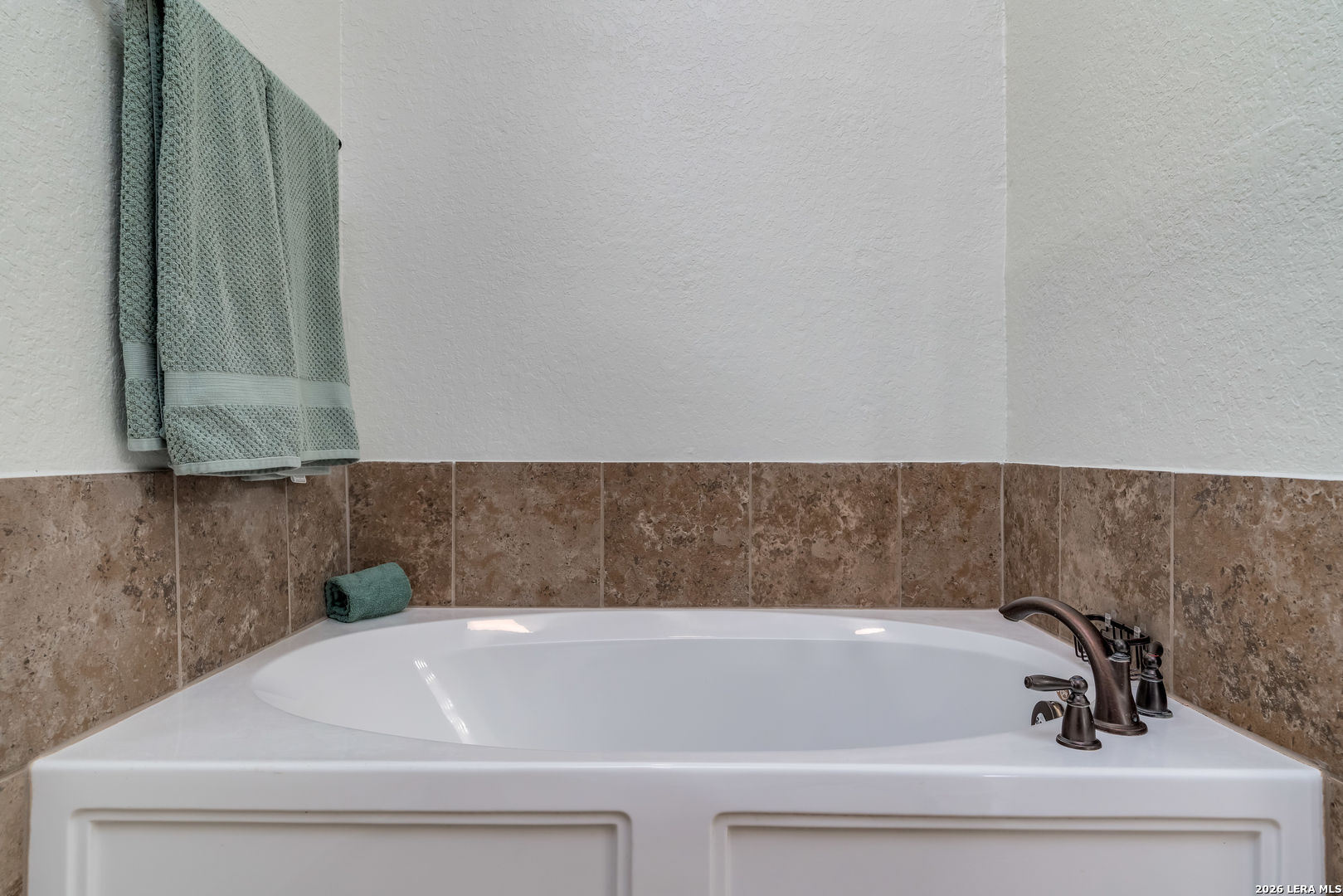 11331 Massive Mount Helotes, TX 78023 - Photo 22 of 43 a bathroom with a bathtub
