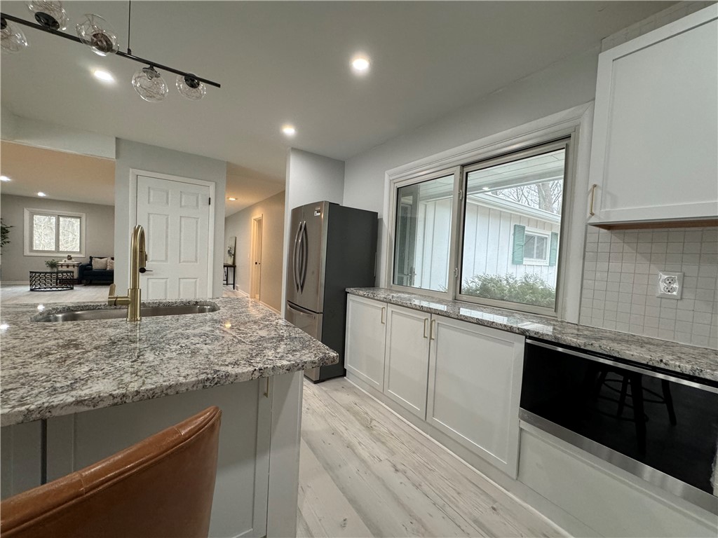 37 Kirklees Road Pittsford, NY 14534 - Photo 10 of 38