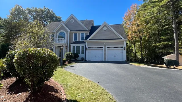 a view of a big yard in front of house