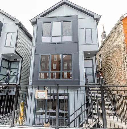 $3,200 | 2307 West 19th Street, Unit 3, Chicago, IL 60608