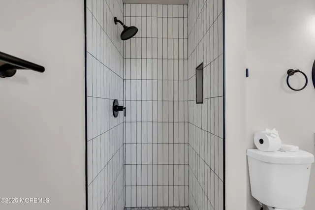 a view of room with an empty room