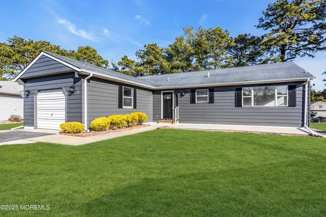 a view of a house with a backyard