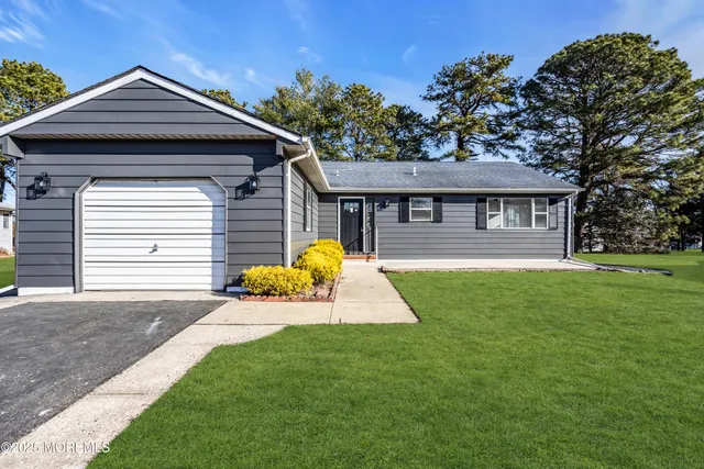 a view of a house with a backyard