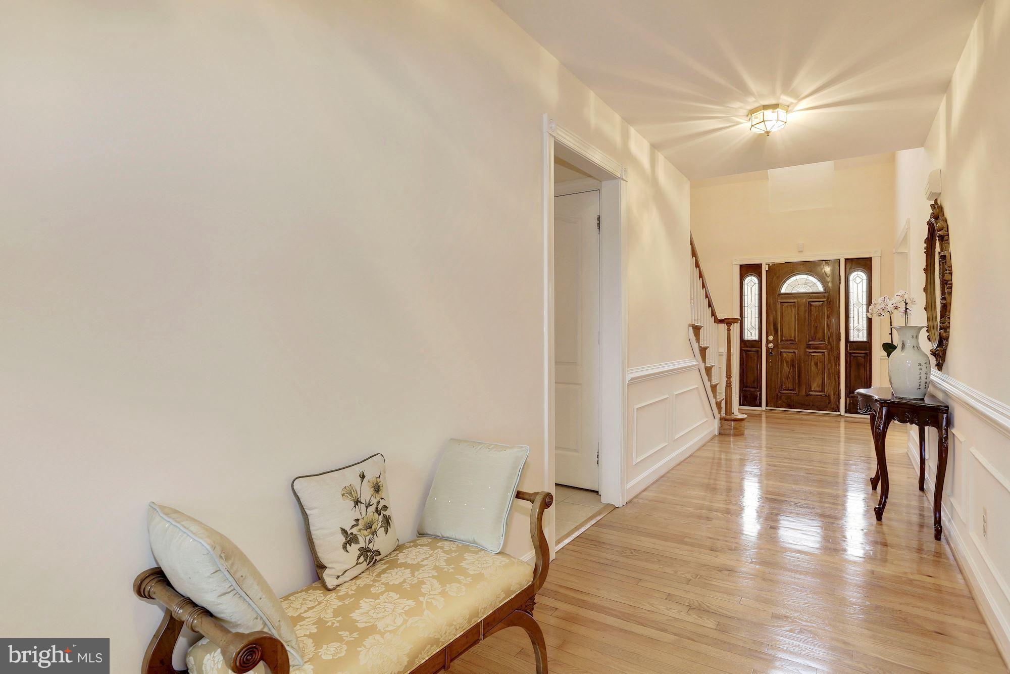 2001 Longmead Road Silver Spring, MD 20906 - Photo 3 of 30 Foyer/Hallway