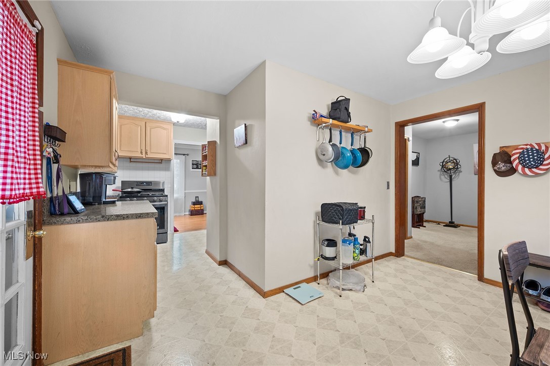 1259 Gordon Road Lyndhurst, OH 44124 - Photo 15 of 45 Eat-in kitchen