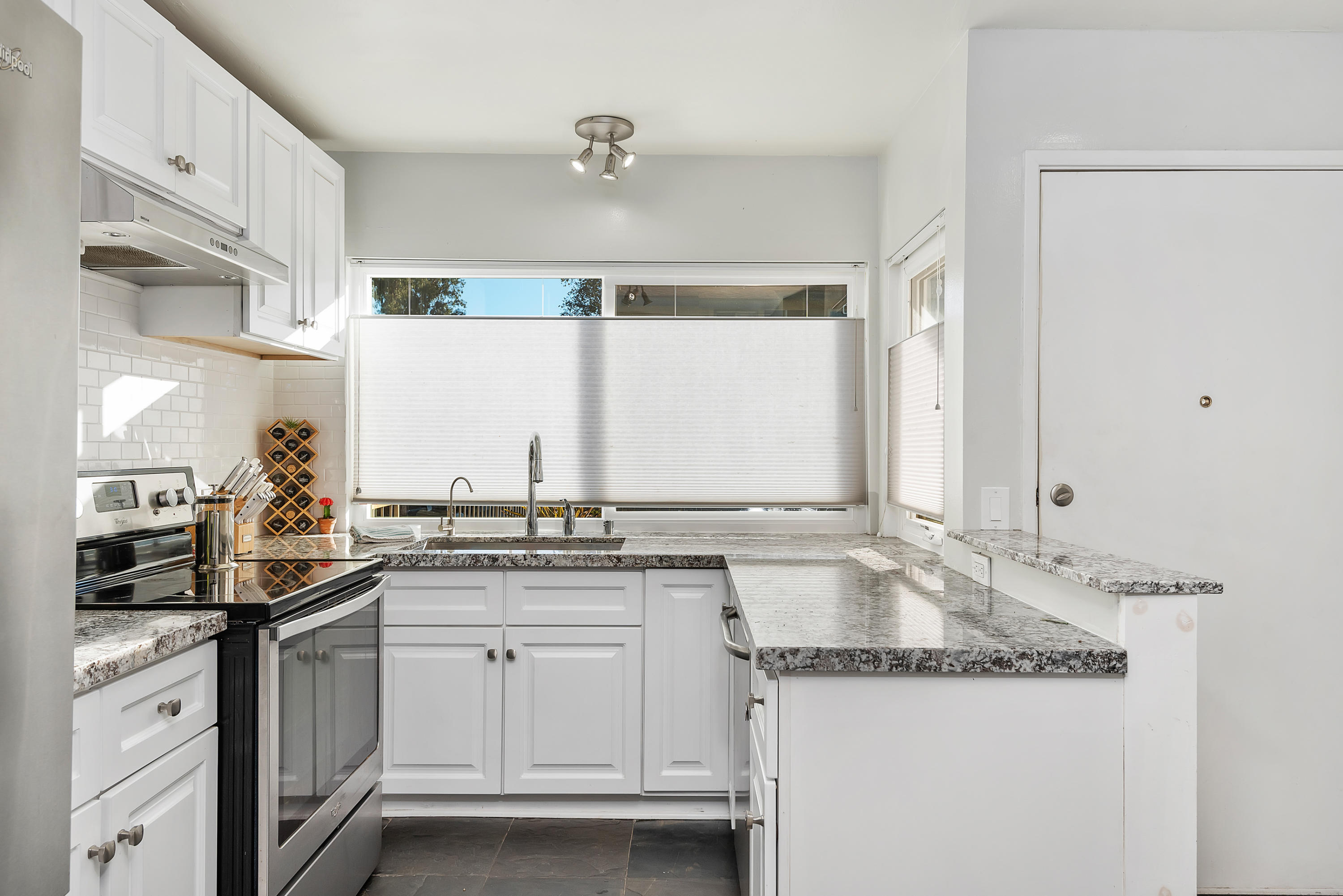 5455 8th Street, Unit 96 Carpinteria, CA 93013 - Photo 7 of 18 07 - Kitchen