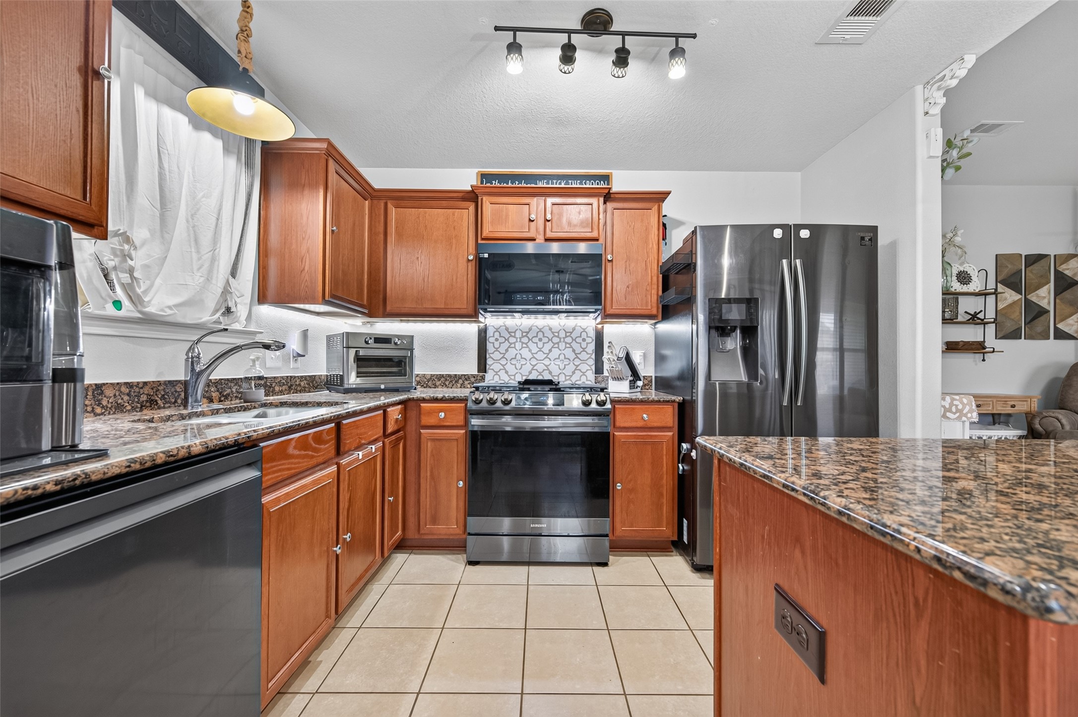 902 Marigold Road Baytown, TX 77521 - Photo 18 of 43