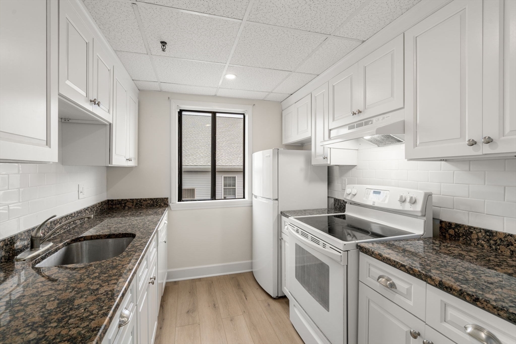 111 Foster Street, Unit 401 Peabody, MA 01960 - Photo 9 of 15